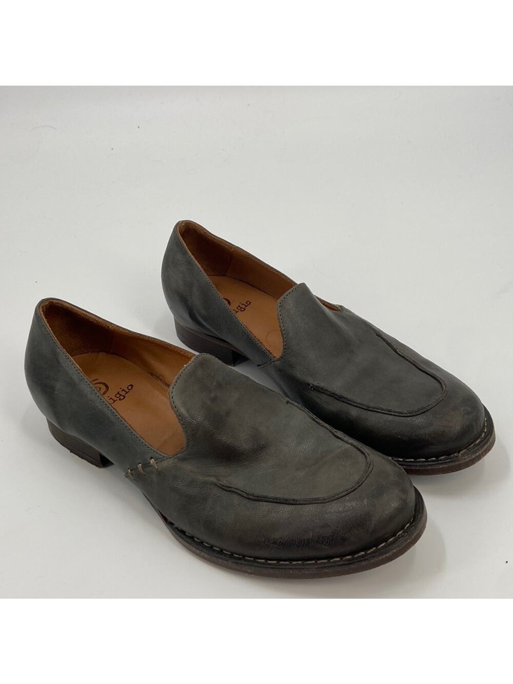 Gidigio gray leather loafers